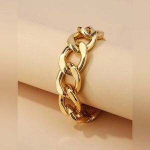 Elegant Gold Tone Chain Bracelet